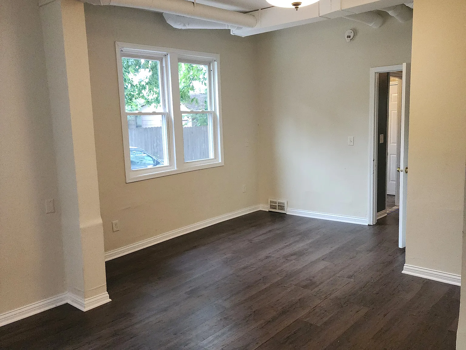 2 bed, 985 sqft, $1,300 — Photo 3