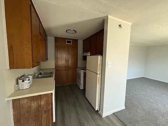 2 bed, 1.0 bath, 900 sqft, $1,195 — Photo 2