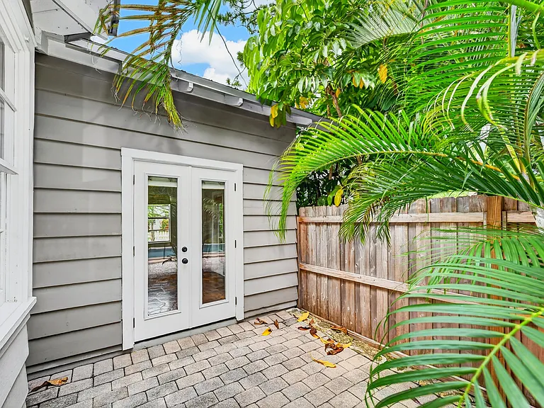 1010 Virginia Dr — Photo 46
