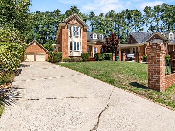 3rd image of 261 Berry Tree Ln