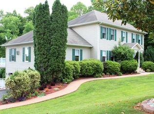 860 Lakemount Dr, Moneta, VA 24121