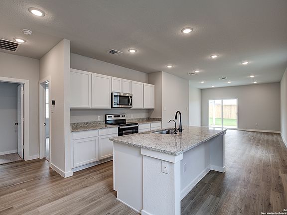 4th image of 1423 Prynne Street