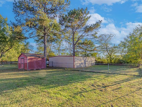4th image of 285 Peggy Ln