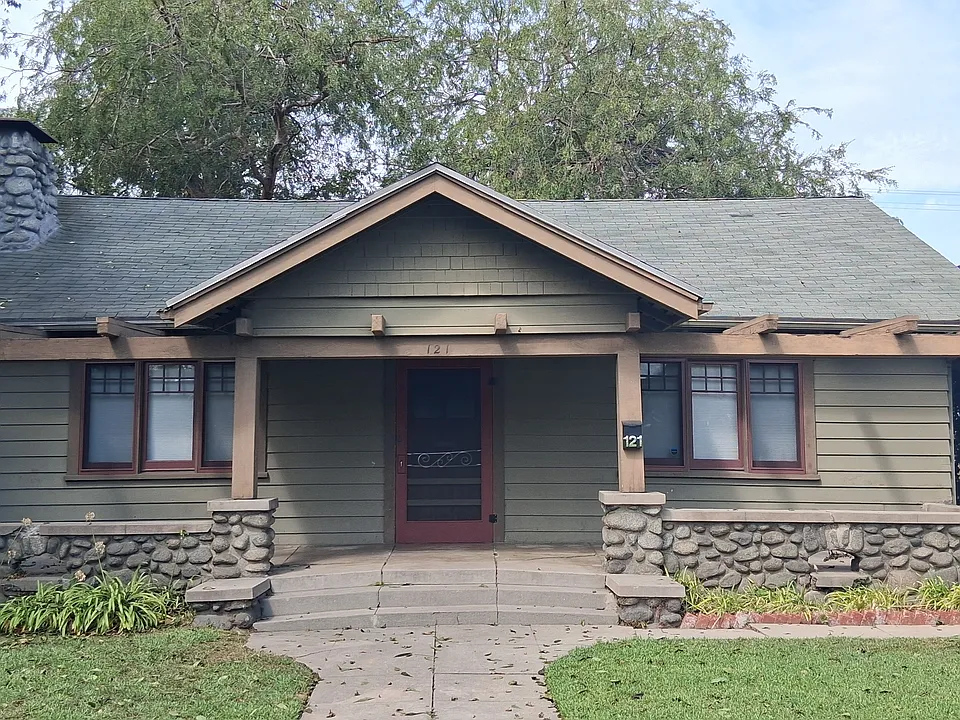 121 S Oak Ave