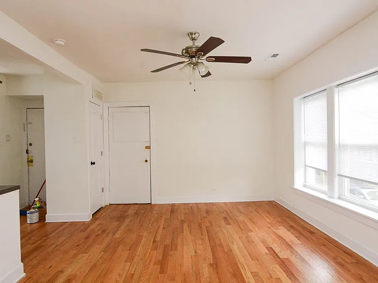 4804 N Avers Ave #202 — Photo 7