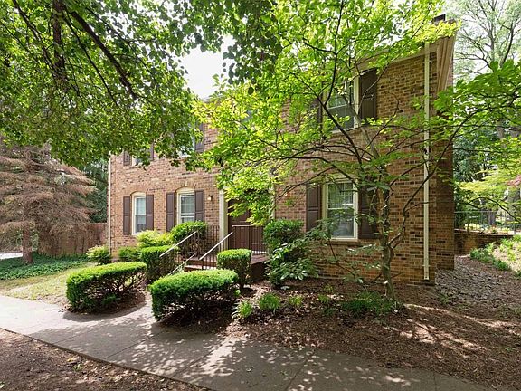 Lovely wooded community