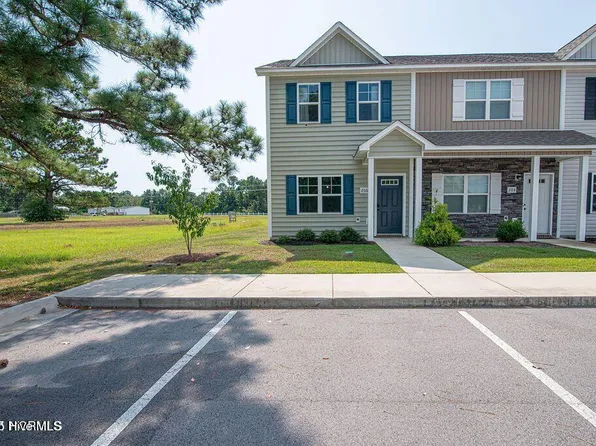 206 Justice Farm Dr, Sneads Ferry, NC 28460