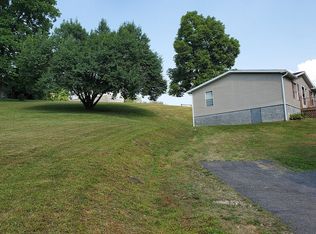 14 Spring Hill Acres Dr, Fairmont, WV 26554