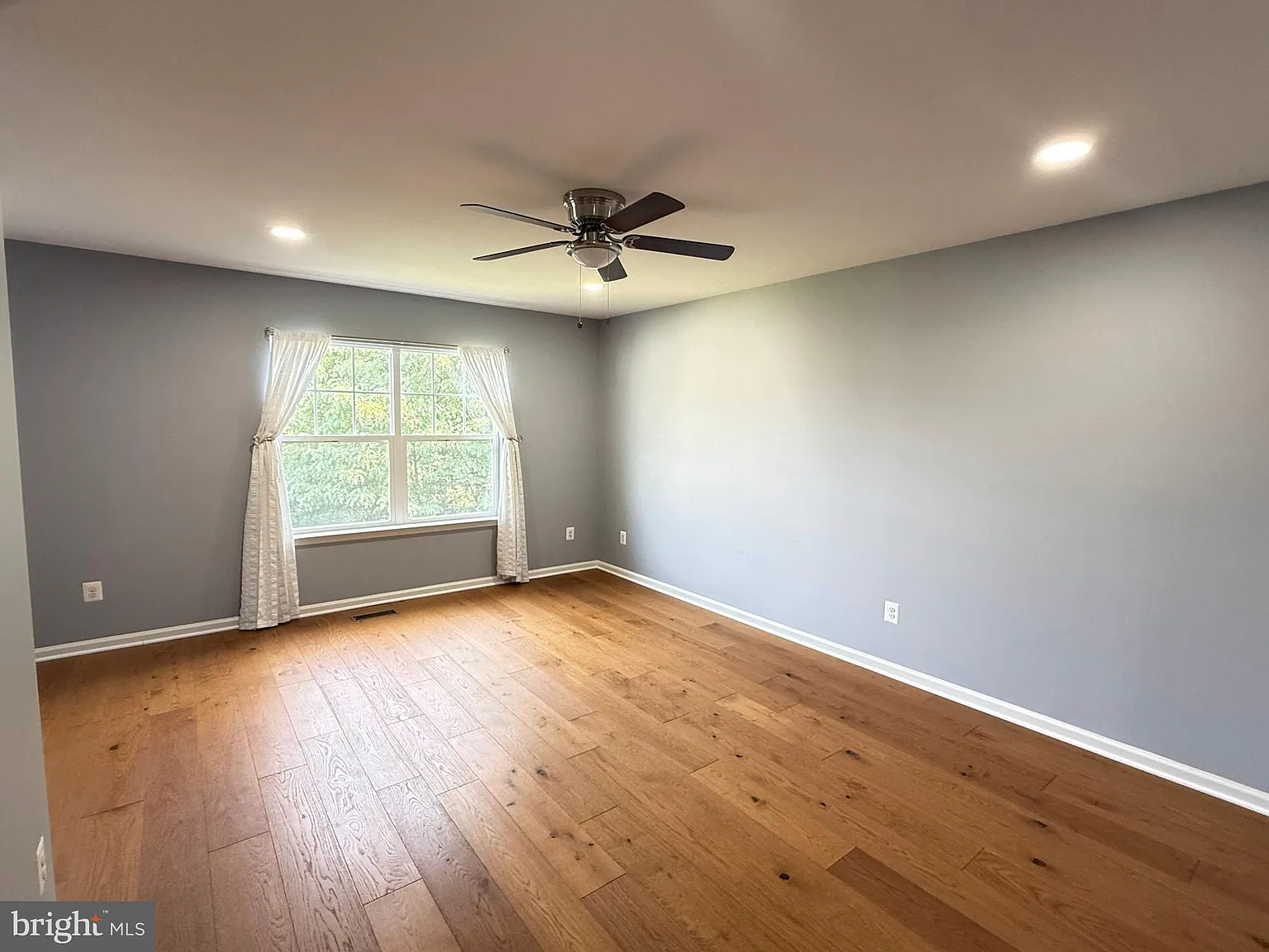 3 bed, 3.5 bath, 2529 sqft, $2,495 — Photo 2