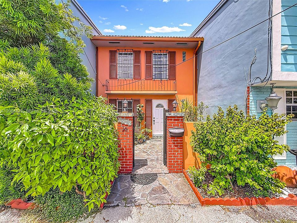 1st image of 2205 1/2 NE 123rd St #2205