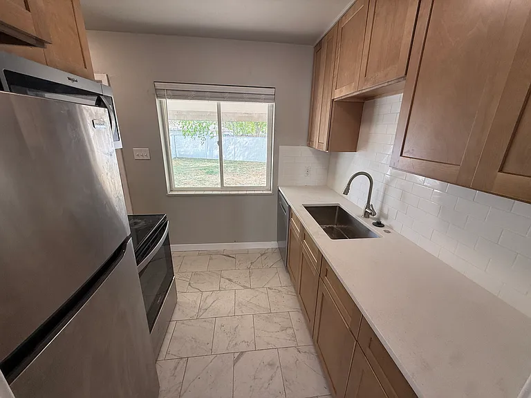 1372 W Glenrose Dr — Photo 8