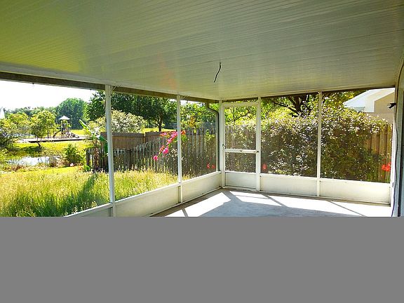 2nd image of 9761 Fox Chapel Rd