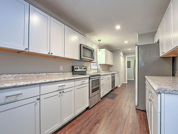 2nd image of 4020 Black Oak Dr