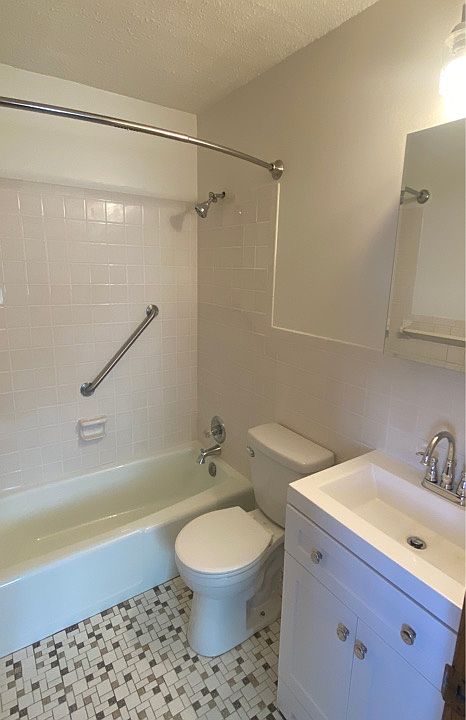 1st image of 510 3rd Ave S #103