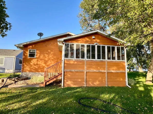36421 Meadowbrook Rd E, Ortonville, MN 56278