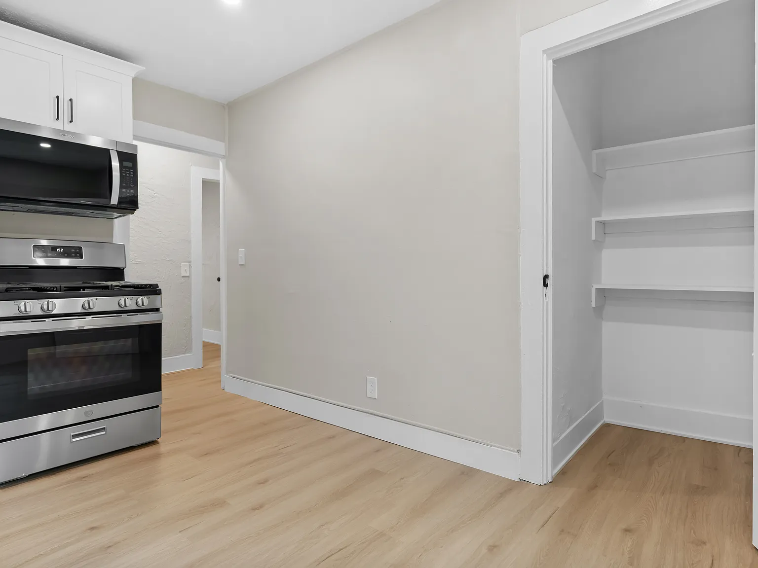 2 bed, 750 sqft, $2,300 — Photo 2