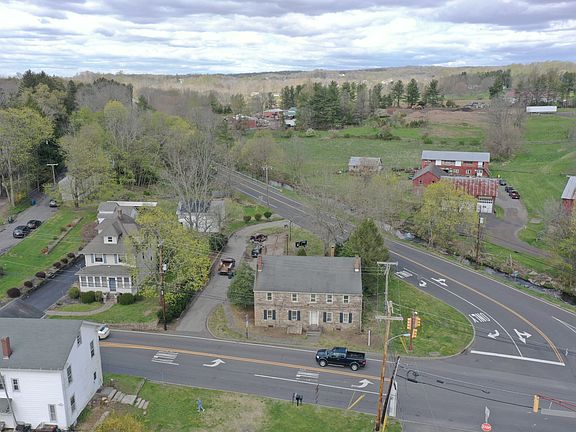 3rd image of 362 Pittstown Rd