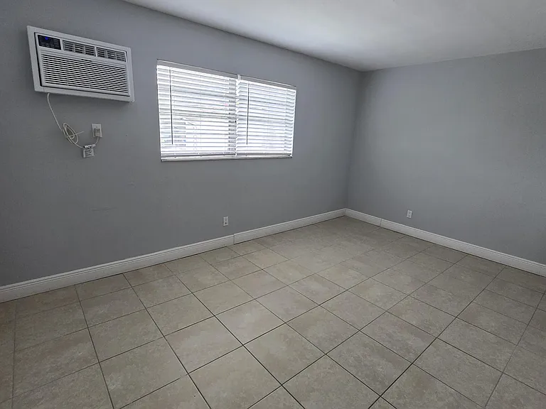 16951 NE 18th Ave #14 — Photo 10