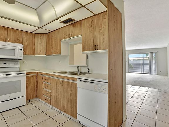4th image of 2302 Lucaya Lane #G4