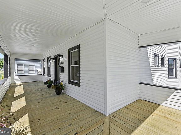 4th image of 3606 Fairview Ave