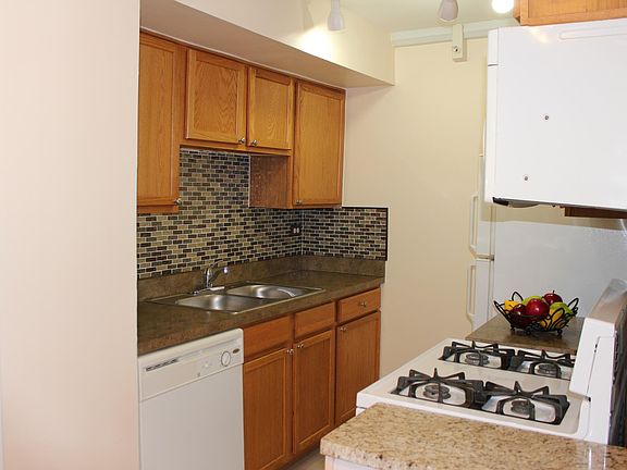 5th image of 466 Gregory Ave