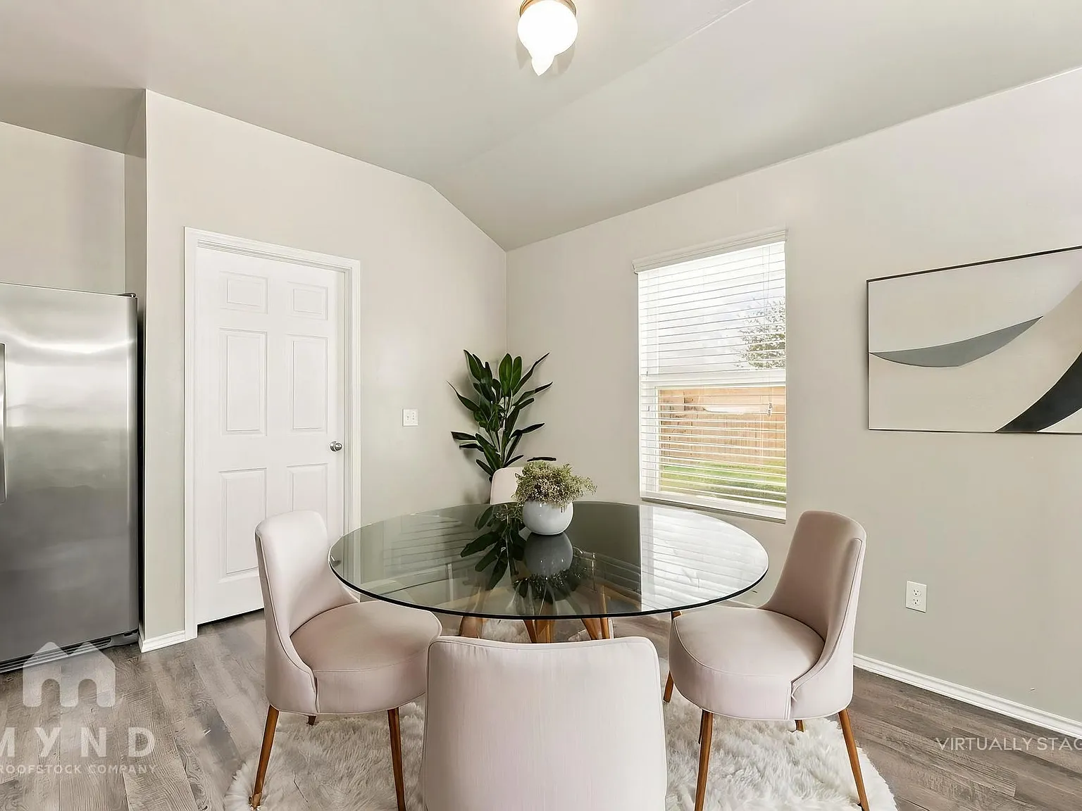 3 bed, 2.0 bath, 1355 sqft, $1,615 — Photo 3