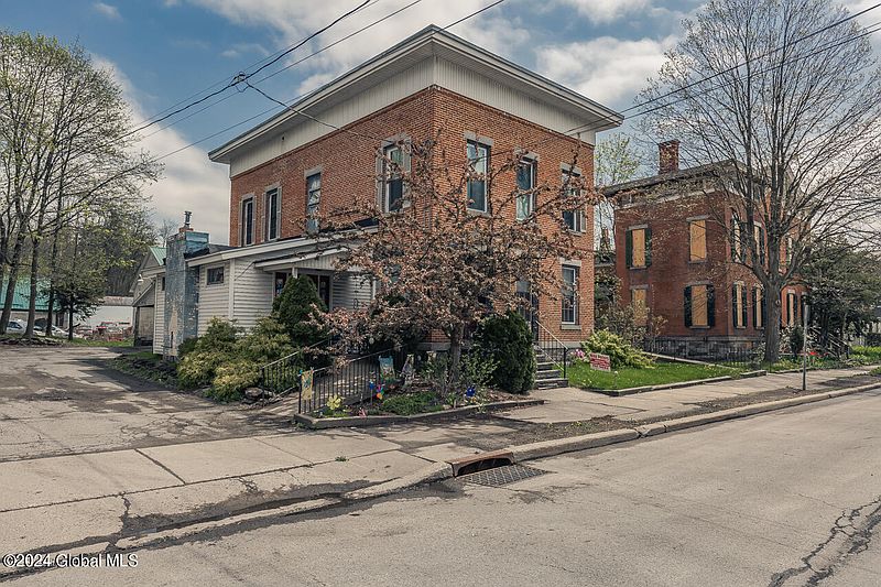 4th image of 22 Broadway