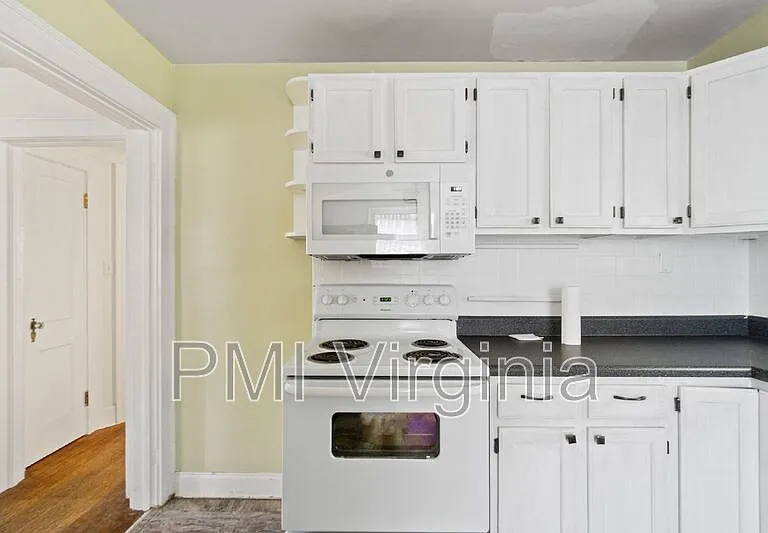 818 W 42nd St — Photo 24