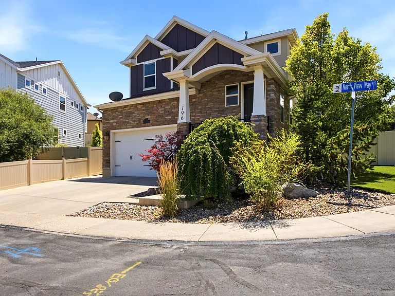 196 E North View Way — Photo 2