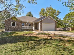 417 N Sunset Ave, Bolivar, MO 65613