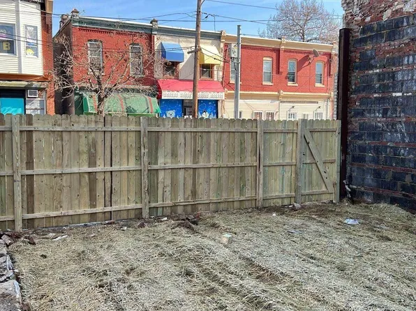 450 N 60th St, Philadelphia, PA 19151