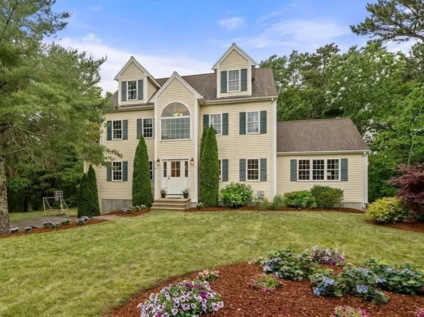 22 Edgewater Dr, Plymouth, MA 02360
