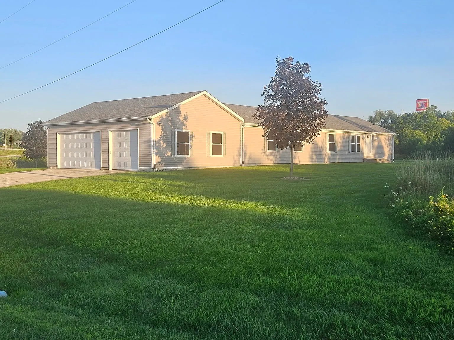 4 bed, 2000 sqft, $2,500 — Photo 1