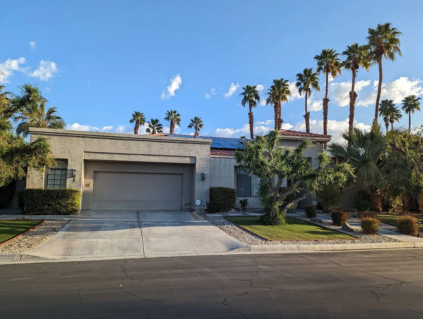 Luxury 2 BR in Rancho Mirage — Photo 1