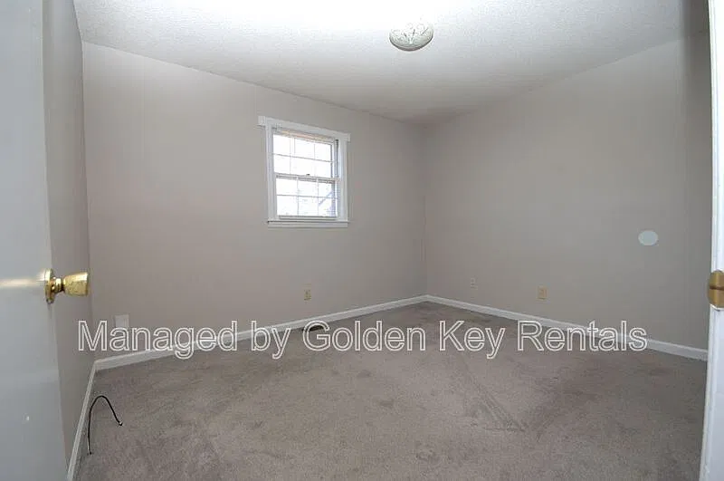 2 bed, 1.0 bath, $900 — Photo 4