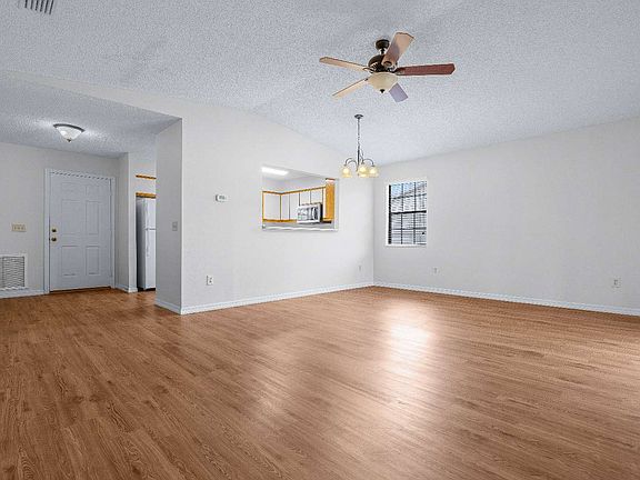 2nd image of 215 SE Rosewood Cir