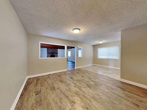3rd image of 308 W Carter Dr