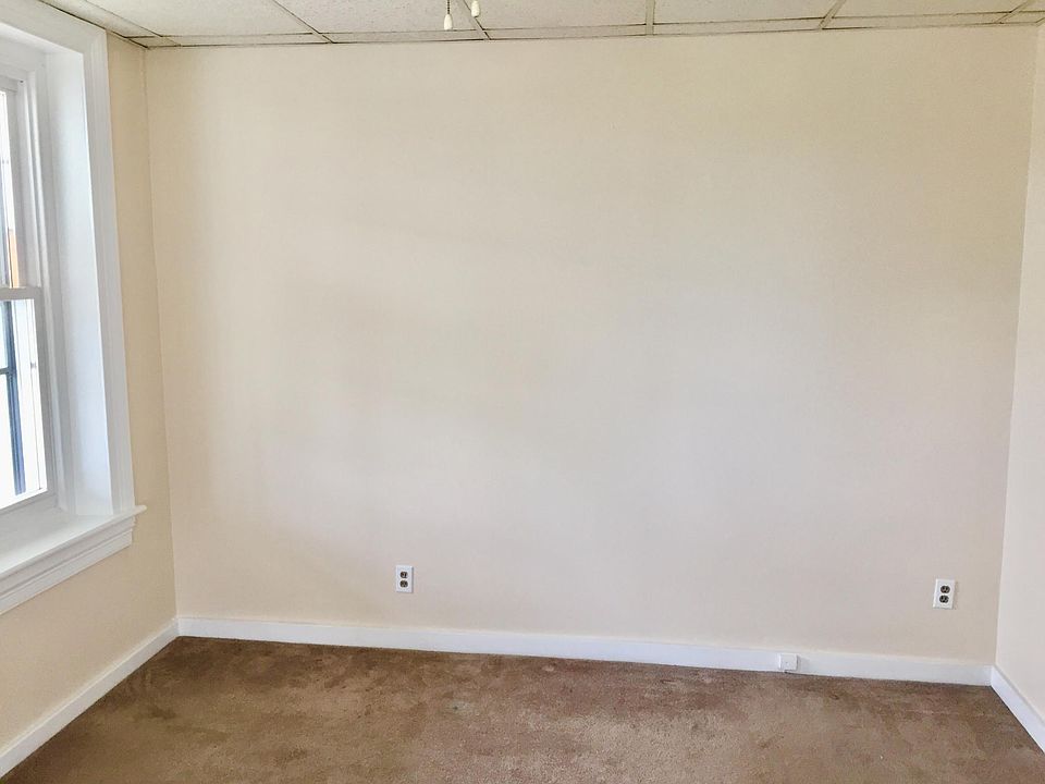 1st image of 547 E 4th St APT 1