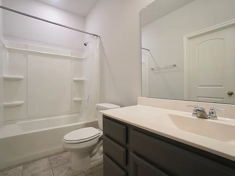 2513 Danbury Ln — Photo 18