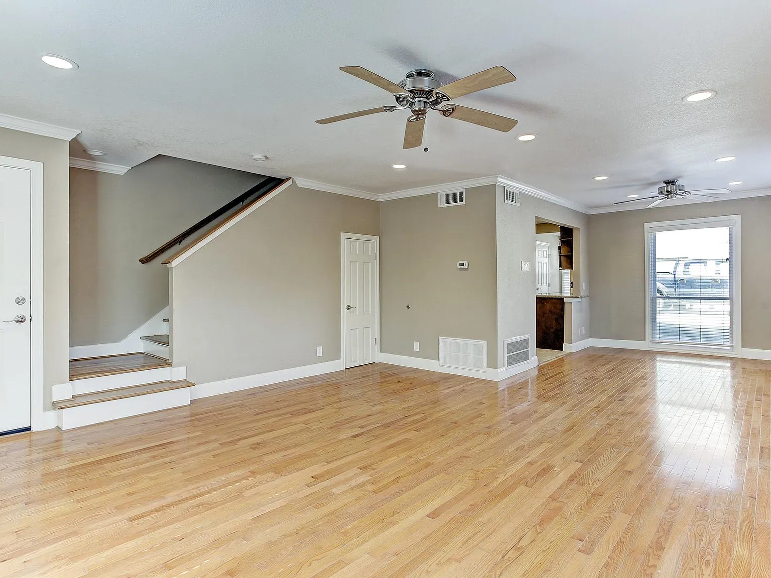 2 bed, 1.0 bath, 1400 sqft, $1,950 — Photo 4