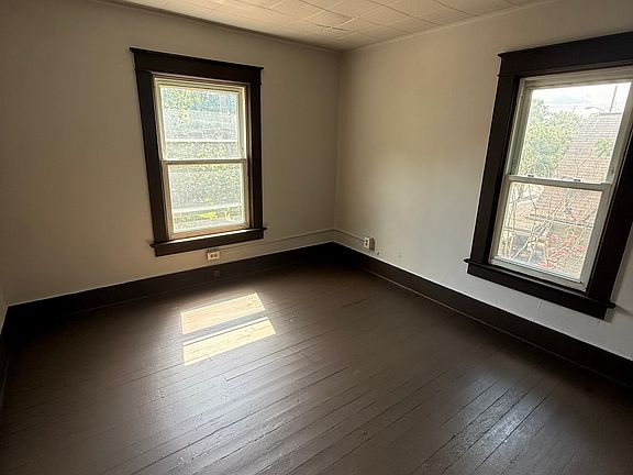 3rd image of 1036 Lexington Ave