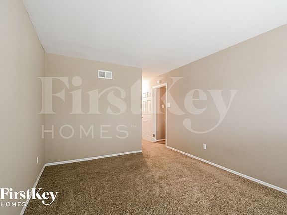 3rd image of 2295 Montagne Dr