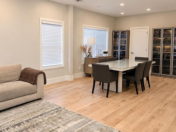 4th image of 344 Bayview Avenue