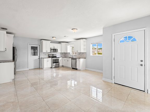 3rd image of 4102 N Marguerite St