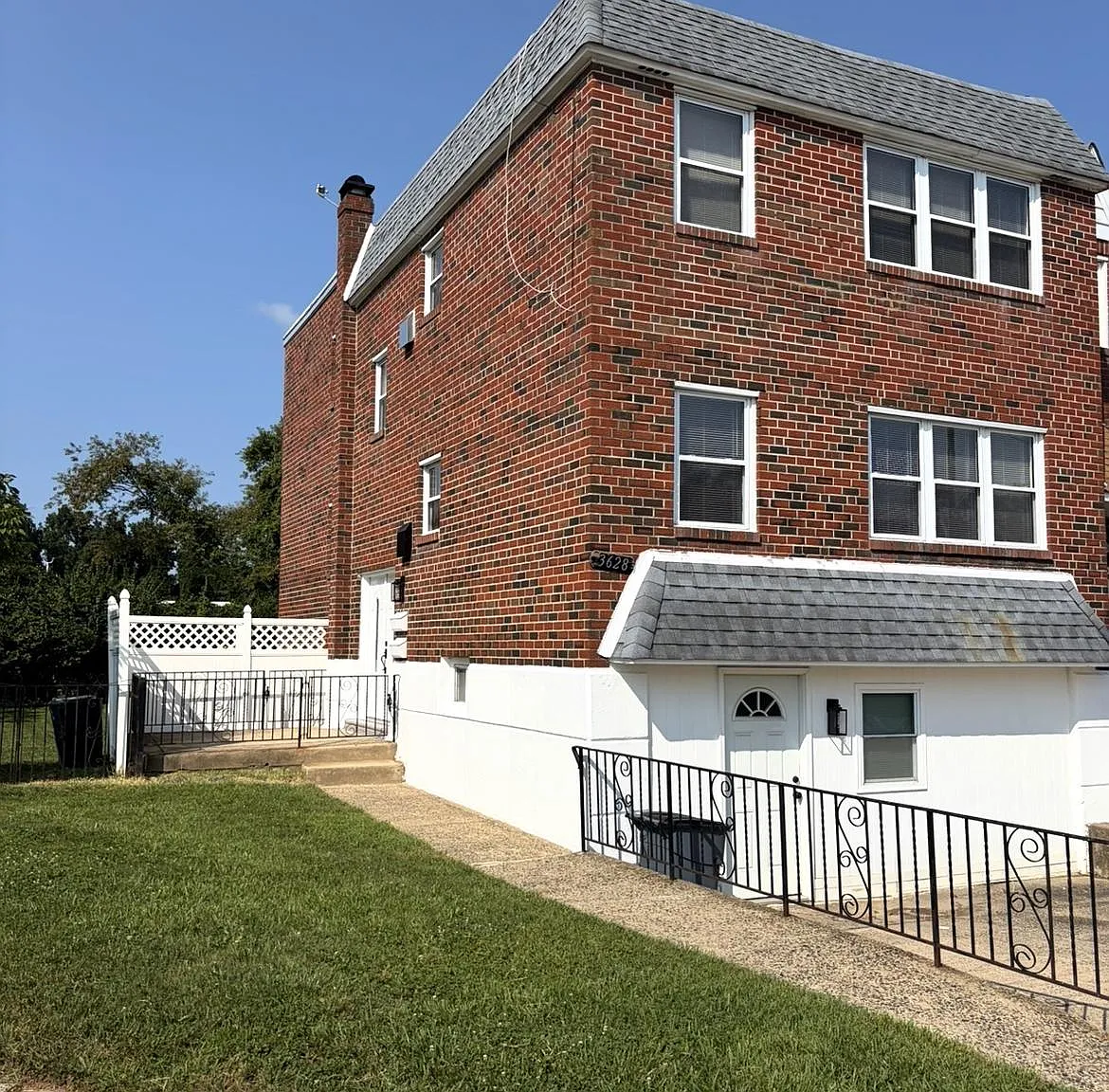 2 bed, 850 sqft, $1,800 — Photo 2