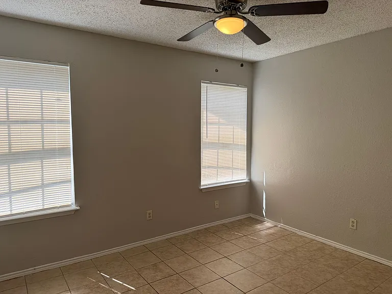 811 W Olmos Dr — Photo 9