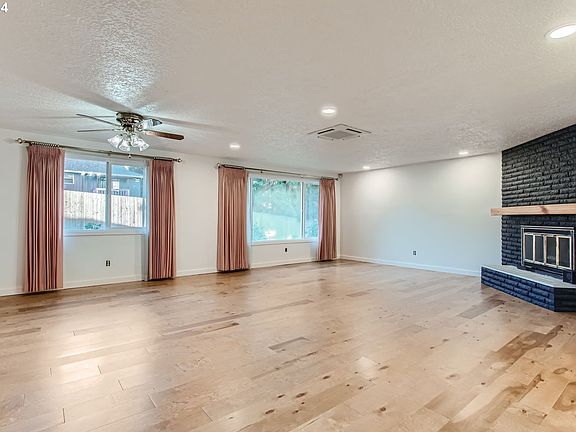 4th image of 6313 NE 69th Cir