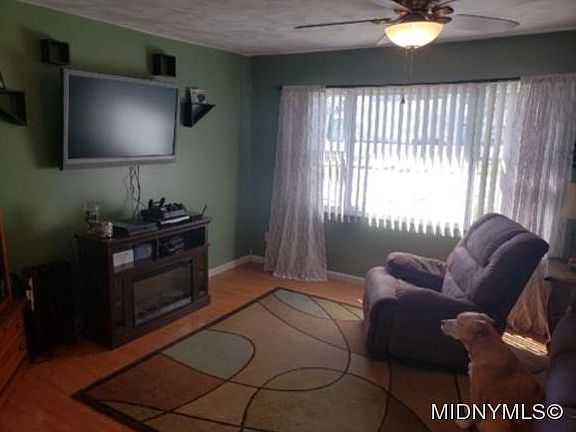 4th image of 7 Butternut Cir