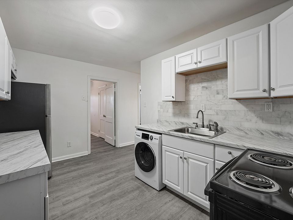1st image of 2717 Woodrow Dr APT 4