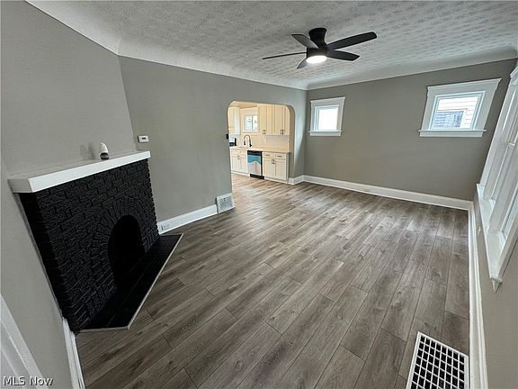 4th image of 3457 W 126th St
